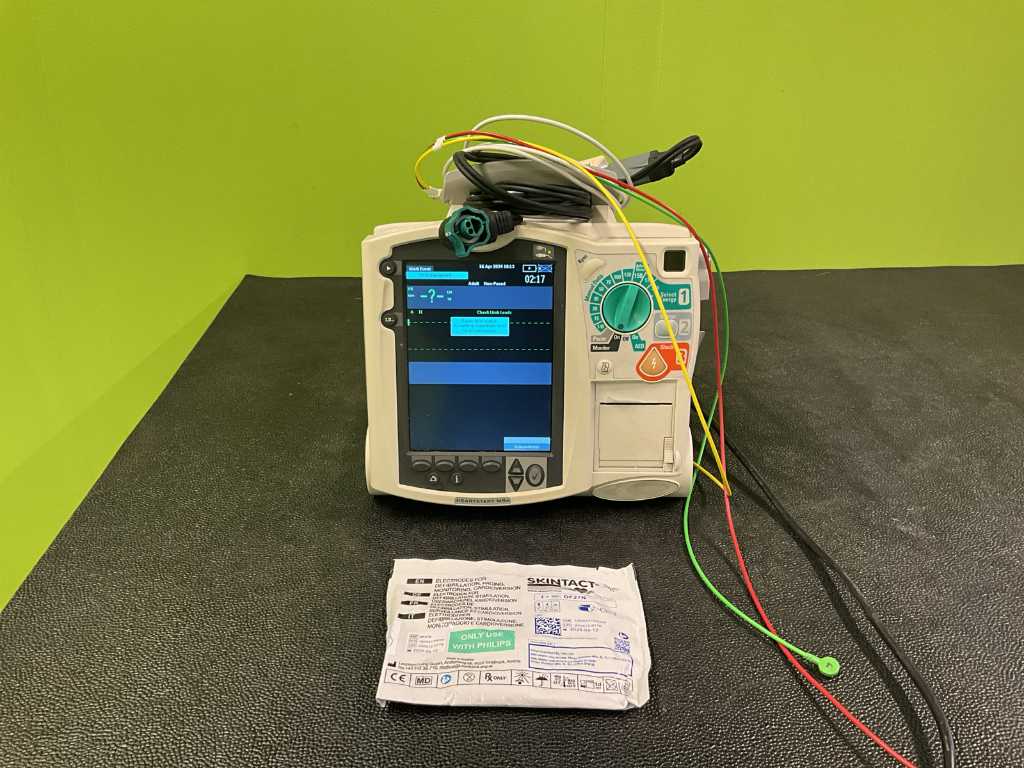 2012 Defibrillatore Philips Heartstart MRx con palette rigide