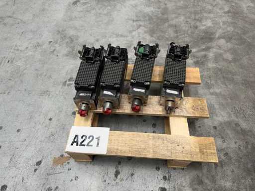 Rexroth - KSM01.2B-041C - silnik serwosilnikowy IndraDrive Mi (4x)