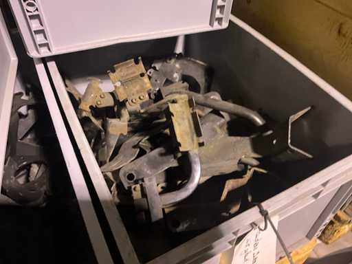 Diverse beugels, steunen en houders MAN