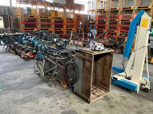 Gemengde partij fietsen en aanhangers