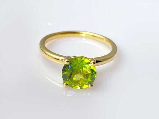 14 KT geelgouden ring met 1,73 cts peridoot