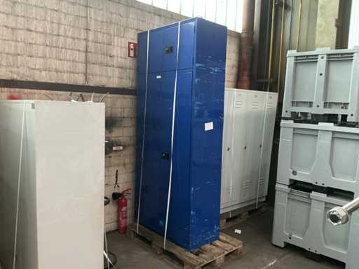 Flügeltürenschrank, ohne Inhalt