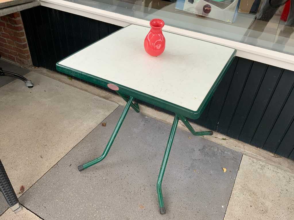 Sediamo - collapsible patio table