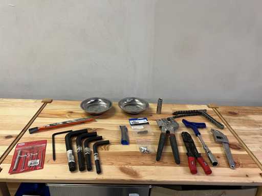 Set of various garage tools (18x)