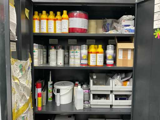 Partij spuitlakken en verf