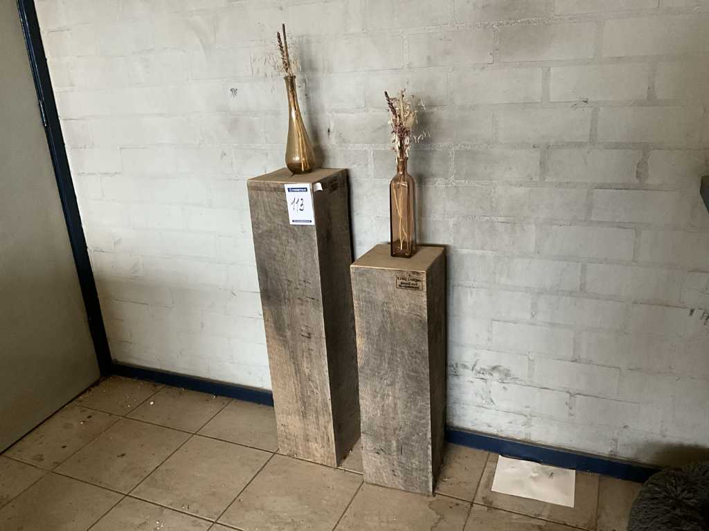 Oak wood pedestals (2x)