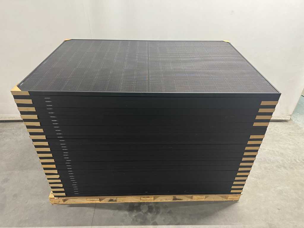 Set of 36 Full Black solar panels 420 Wp (total 15.120 Wp)