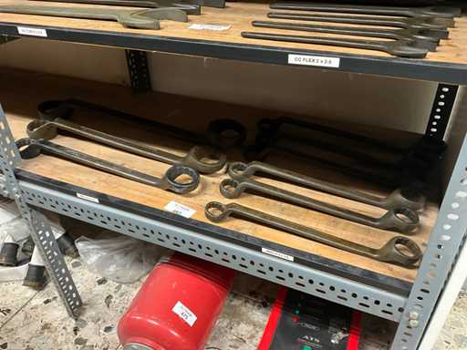 Chiave inglese e chiave ad anello