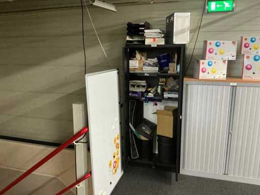 Armoire à dossiers avec contenu