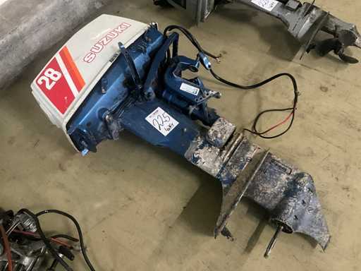 Suzuki - 28 hp - Outboard motor