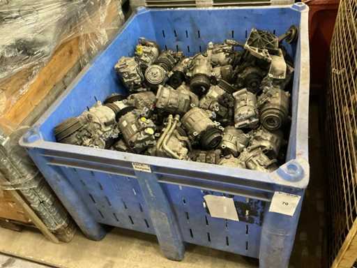 Batch of Mercedes-Benz air conditioning pumps