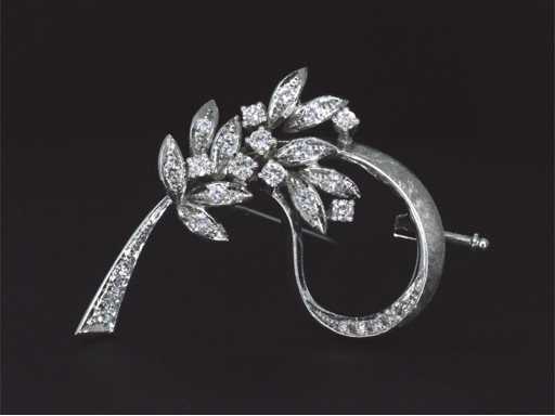 Witgouden broche met diamanten