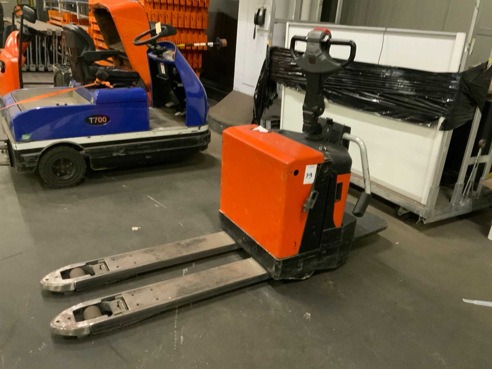 2011 – BT – LPE200/8 – Electric pallet jack