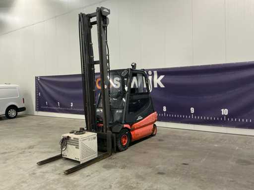 2004 Linde E25-02 Forklift