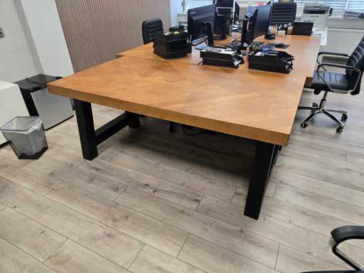 1x visgraat eettafel 160x90 inventaris opruiming
