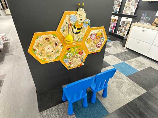 Beleduc - Interactief houten speelbord met kinderstoeltjes