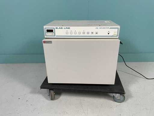 LAB-LINE - Modello 316 - INCUBATORE A CO2