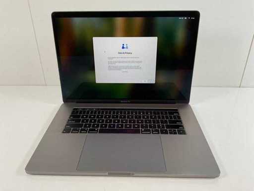 Apple MacBook Pro 15,5”, HexaCore i7, 16 GB RAM, 512 GB NVMe, AMD Radeon Pro 555X 4GB Laptop