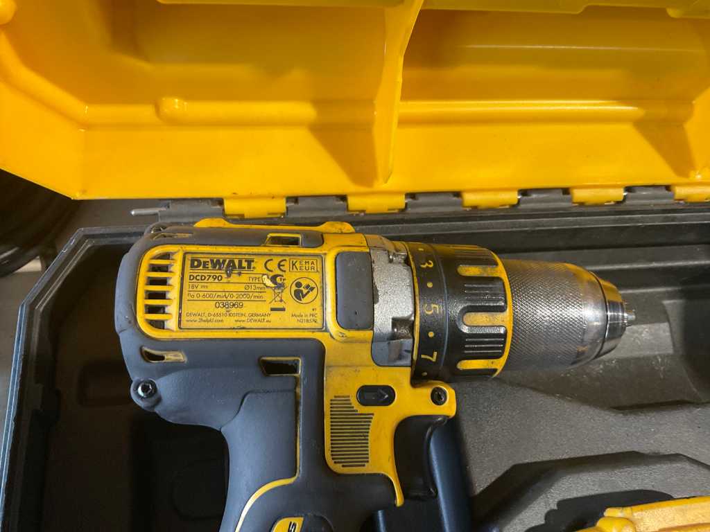 Dewalt dcd790d online