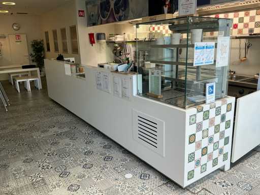 Shop counter with refrigeration
