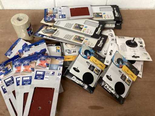 Viele verschiedene Schleifpapiere mischen (24x)