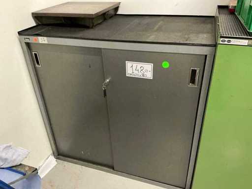 Werkstattschrank mit Inhalt