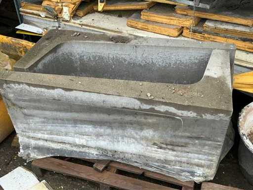 Betonowy mur oporowy (2x)