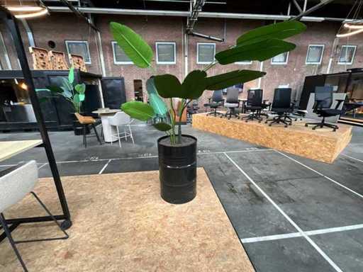  Kunstpflanze im 200-Liter-Ölfass (3x)