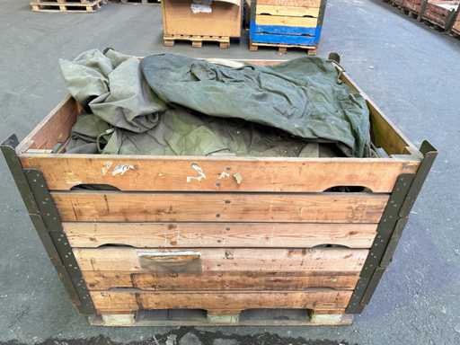 Eine Gruppe von Reisetaschen