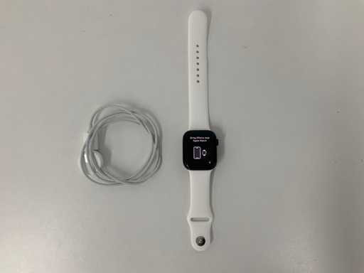 Apple Watch Series 8 45mm GPS Midnight Aluminium z bia?ym paskiem na nadgarstek