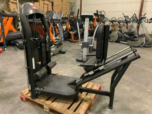 Matrix G3 rotary calf press Krachtstation