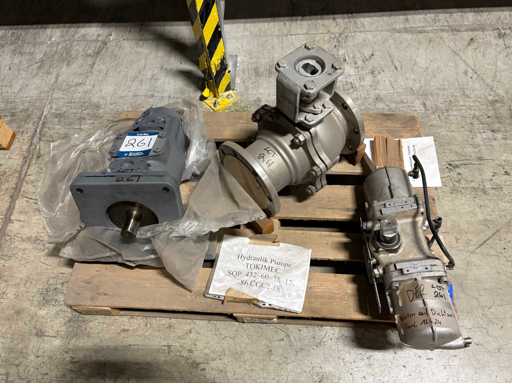  Hydraulikpumpen und Ventil