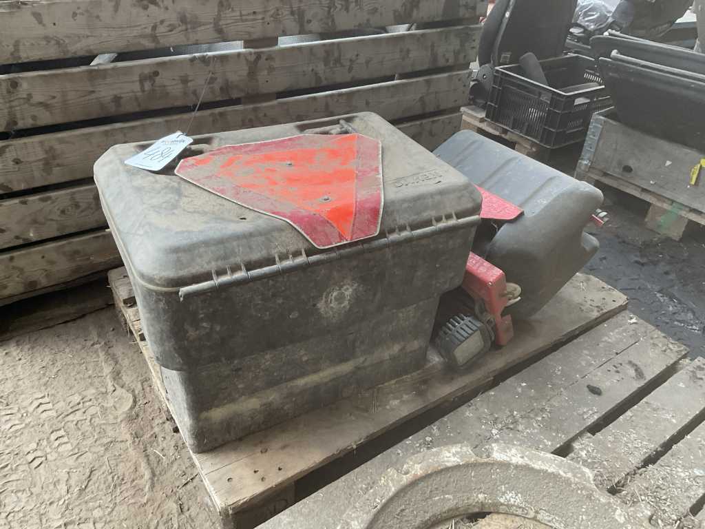 Trailer crate and water tank
