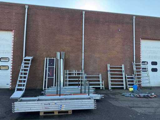 Aluminum Scaffold with stairs, fall protection, scaffolding wheels