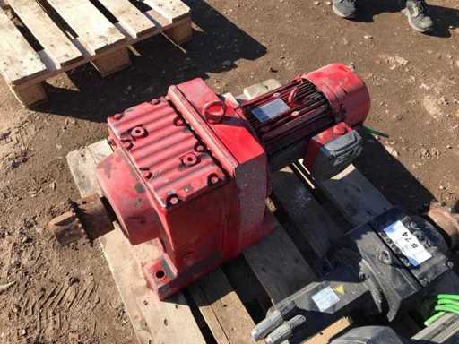 Silnik elektryczny SEW-eurodrive ze skrzynią biegów