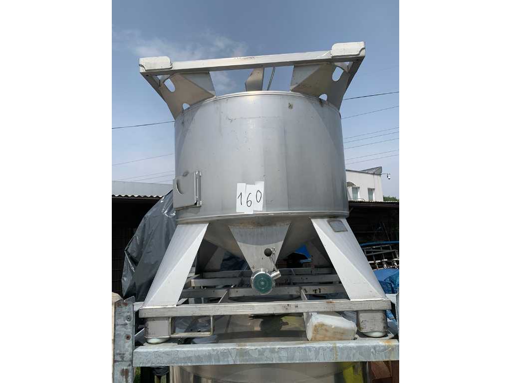 Stainless steel tank, capacity 500 l, with valve