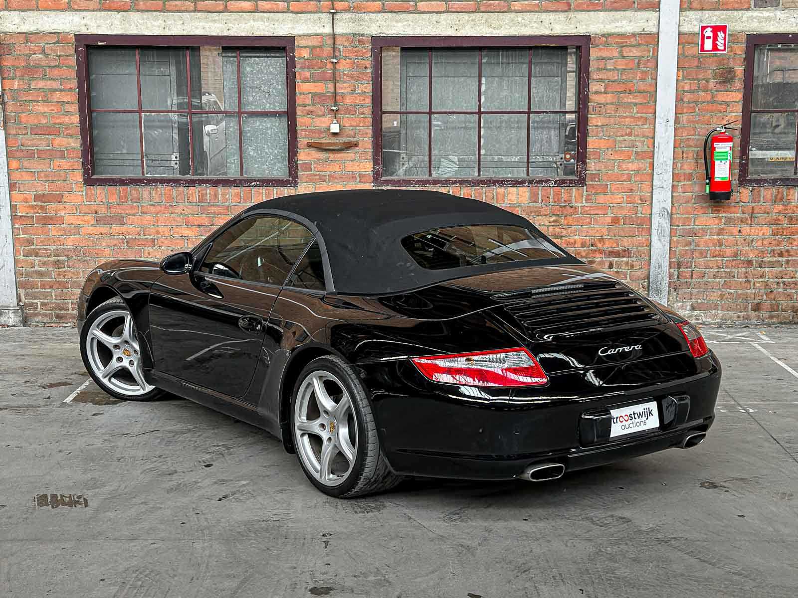 Porsche 911 Carrera Cabriolet 997 3.6 325pk 2005 handgeschakeld -Youngtimer-