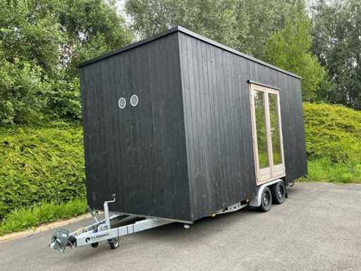 Houten kantoorunit op aanhanger