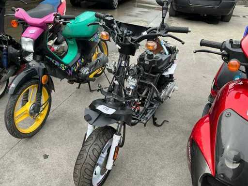 Scooter dienend voor wisselstukken