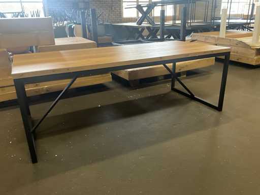 Table de salle à manger Rhinai