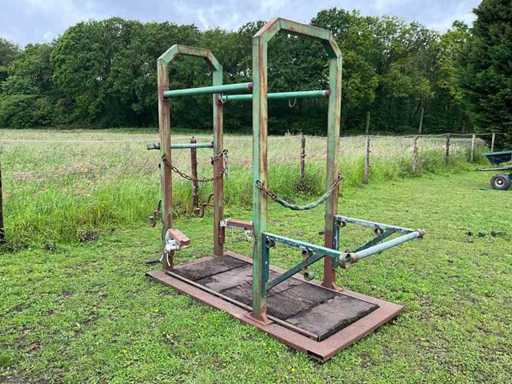 Hoof trimming box / grooming box for farm horse or draft horse