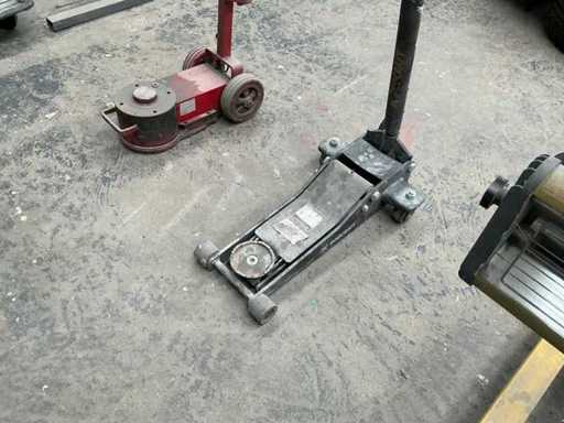 Rodcraft RH215 Garage Jack 2 Tom