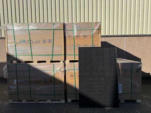 JA Solar – Satz von 180 Solarpanels (450 WP), insgesamt 81.000 WP