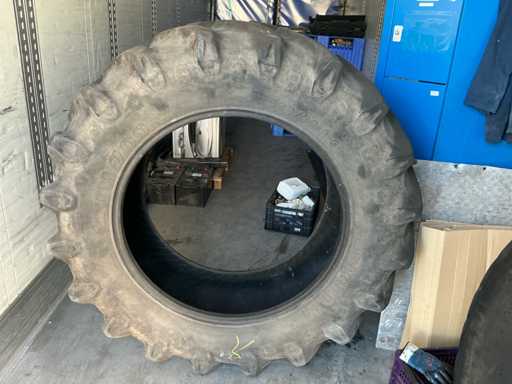 Pirelli & Trelleborg Banden (2x)