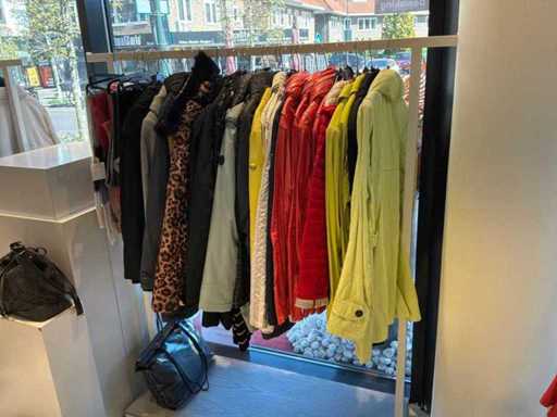 Damenjacken (Winter) (52 Stück)