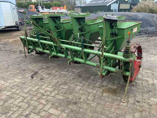 Planteuse mécanique Hassia