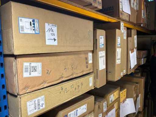 Diverse condensatoren en radiatoren voor o.a. Mitsubishi en Mercedes-Benzine (11x)