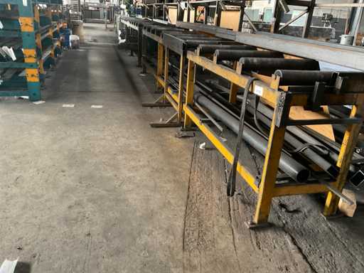 Roller conveyors including metal profiles Mixed lot