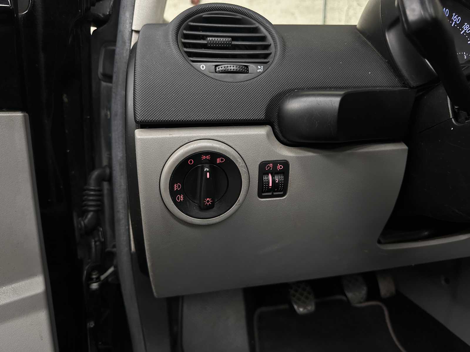 Volkswagen New Beetle Cabriolet 1.4 Turijn 75pk 2003, TH-271-J