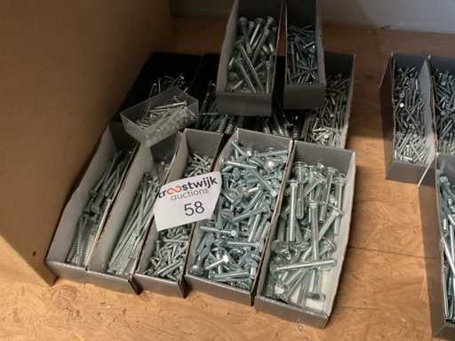 Partij houtbouten en houtschroeven